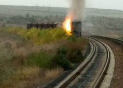 «Пламенный привет от Киринчука» - в Унгенском районе локомотив загорелся прямо на ходу