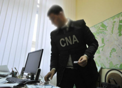 Двоих чиновников примэрии задержали по подозрению в отчуждении муниципальных земель