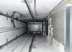 Мужчина пришел выбирать квартиру и погиб, упав в шахту лифта