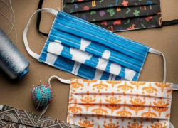 Работники школ терроризируют учеников из-за масок