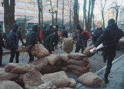 Украинские националисты разгромили съемочную площадку сериала об СССР с Панкратовым-Черным