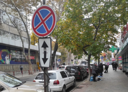 Кишиневцы прямо заявляют, что полицейские берут взятки с водителей в центре города