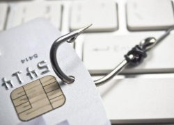 Копировал чужие кредитные карты и забирал чужие деньги: полиция обнаружила мошенника