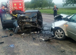 Жуткая авария на трассе Бельцы – Глодяны: двух человек пришлось вырезать из автомобиля 