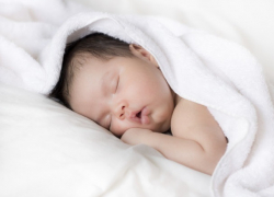 5-месячную девочку избил серпом до смерти ее родной дедушка в Теленештском районе