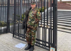 Ветеран войны на Днестре привязал себя к президентуре в знак протеста