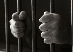 7 лет тюрьмы: 25-летний мужчина похитил и изнасиловал 66-летнюю соседку 