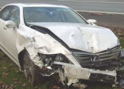 Молодые дерзкие милиционеры на Lexus врезались в украинский грузовик в Слободзее