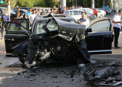 Актуально - в сети появилось видео того, как Porsche на огромной скорости врезается в троллейбус