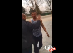 За бутылку мать родную зарежет - на юге Молдовы мужчина с ножом кидался на людей