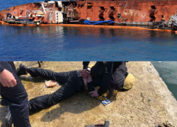  Танкер «под молдавским флагом», затонувший на одесском пляже, притягивает неадекватов: убрать его «мешает коронавирус» 