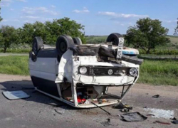 Зрелищная авария вблизи Чореску: машина перевернулась вверх колесами, пострадали пассажиры