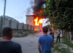 В столичном секторе Чеканы произошел серьезный пожар: сгорела электрическая подстанция