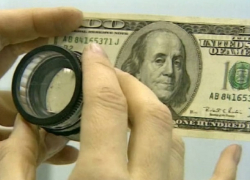 Фальшивые доллары и евро продали молдаванам на известном рынке Одессы