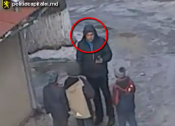 В столице разыскивают мужчину, подозреваемого в краже мобильных телефонов у несовершеннолетних  