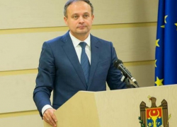 Демократы отозвали вотум недоверия правительству Санду, но готовы поддержать его в любую минуту