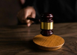 Женщина ударила по голове судью прямо в зале суда в Кишиневе