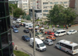 Микроавтобус после массового ДТП в центре Кишинева врезался в столб: пострадали десять пассажиров