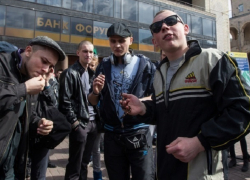 Украинцы жестоко избили и ограбили гражданина Молдовы, который похвастал высокой зарплатой