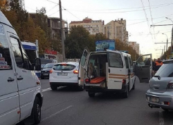 Мать с маленьким ребенком, перебегавших улицу в неположенном месте  на Буюканах, сбил автомобиль