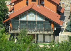 Собственный лес, озеро и винный подвал: расследование о богатствах экс-лидера ПМР