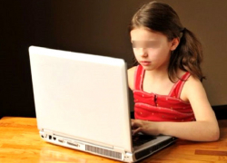 Извращенец попытался заняться оральным сексом с 10-летней девочкой и ее подругой