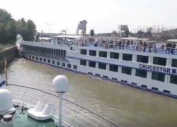 Судно под молдавским флагом столкнулось с немецким круизным лайнером