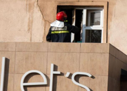 ЧП в Бельцах: к жилому дому съехались пожарники, газовщики, полиция  и бригада скорой помощи 