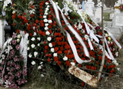 В Молдове могут запретить пластиковые венки на кладбищах