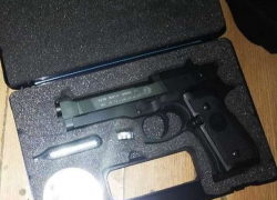 Молдаванин пытался ввезти в Румынию пистолет и патроны