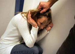 Житель Дубоссар попытался задушить дочь в воспитательных целях  