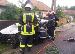 Жуткое столкновение легковушки с фурой в Румынии унесло жизни двух граждан Молдовы