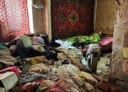 Житель Кишинева превратил квартиру в свалку с помоями