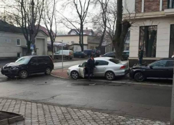 Массовая авария с наказанием автохама произошла в центре Кишинева