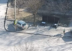 На Чеканах рухнула остановка общественного транспорта