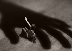 16 лет тюрьмы за насилие над собственной дочерью