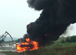 Апокалиптическое зрелище на трассе Кишинев - Бельцы: загорелся бензовоз с тоннами горючего