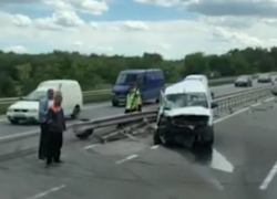 Жесткое столкновение грузовика с микроавтобусом произошло  на выезде из Магдачешт 