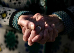 Рецидивист из Оргеевского района приговорен всего лишь к 2 годам и 8 месяцам тюрьмы за изнасилование пожилой женщины 