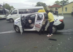 Пассажирка получила серьезные травмы в столкновении такси и автомобиля  Lexus в центре столицы