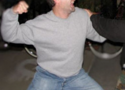 В Хынчештах молодой человек находится между жизнью и смертью после драки на дискотеке 