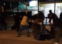 На Буюканах толпа хулиганов прилюдно избила двух парней