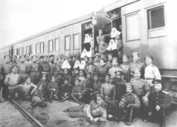 Тайна снимка с Есениным на бессарабской станции Новоселица.  К 130-летию со дня рождения великого поэта