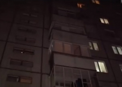 В попытке доказать сожителю свою любовь женщина упала с шестого этажа жилого дома на Ботанике 