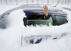 Граждане Молдовы застряли на внедорожнике в снегопад в румынских горах
