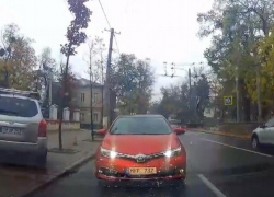 В Кишиневе решительный шофер блокировал водителя, ехавшего по встречной полосе