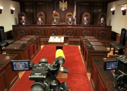 Президент Молдовы призвал судей КС подать в отставку 