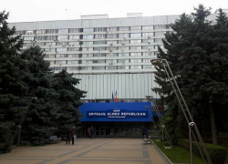 Пациентка с ковидом выбросилась из окна пятого этажа больницы в Кишиневе  