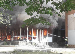 Масштабный пожар в Дрокии: магазин полностью сгорел 