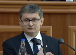 Гросу ради экономии денег не поедет на море